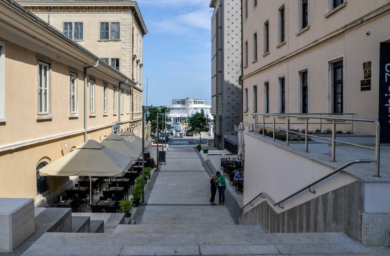 Apartment Rubix Pula Exterior foto